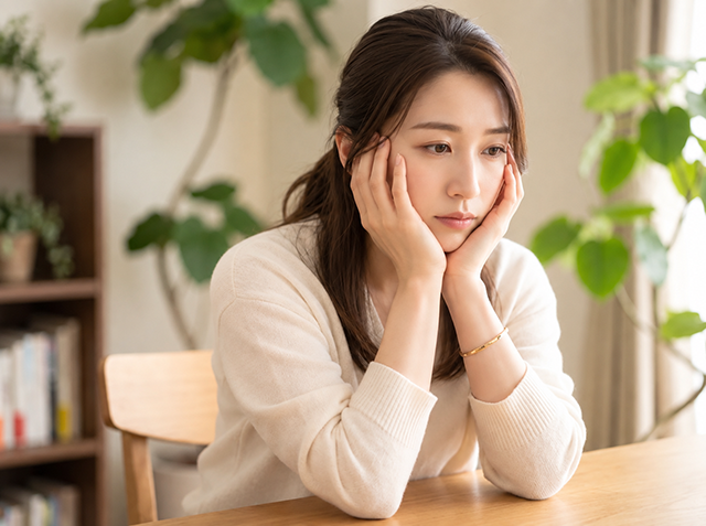 フェイスラインや顔まわりの印象が気になる女性のイメージ